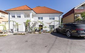 Deli Terasz C Apartman Free Parking, Self-Check-In Anytime